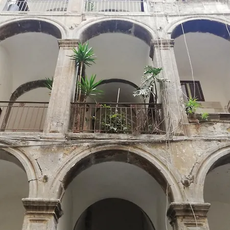 Via Nilo 20 *